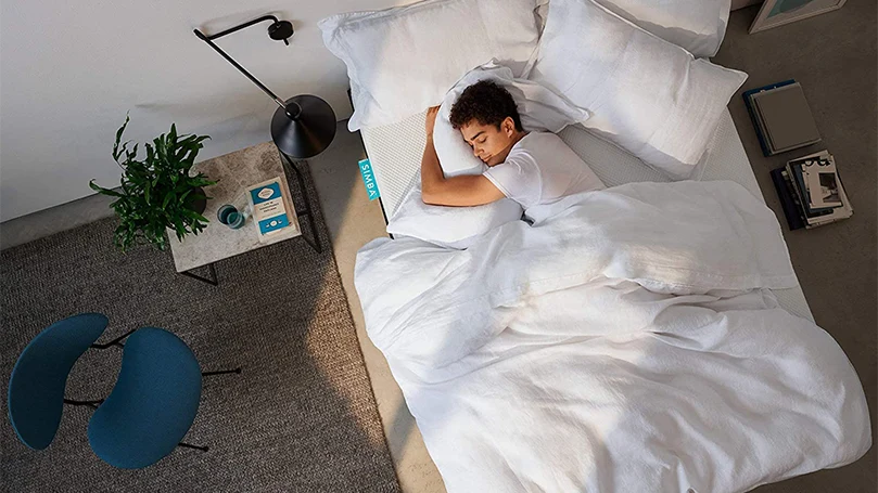 a man testing of simba hybrid pro mattress