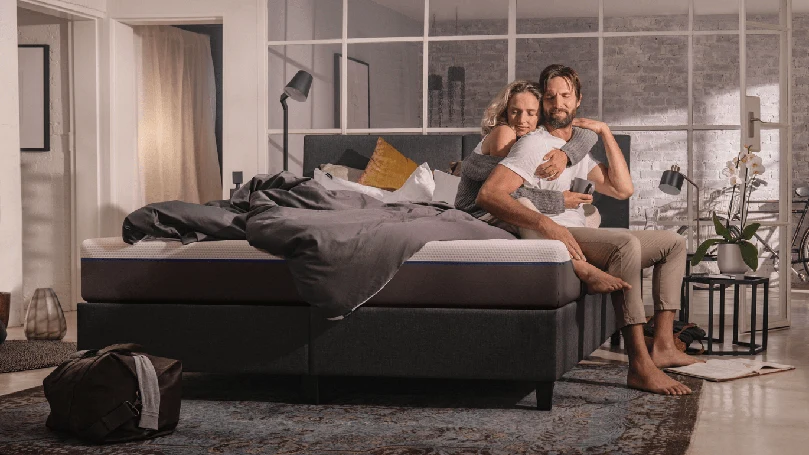 an image of a couple enjoying the comfort of Emma Hybrid mattress