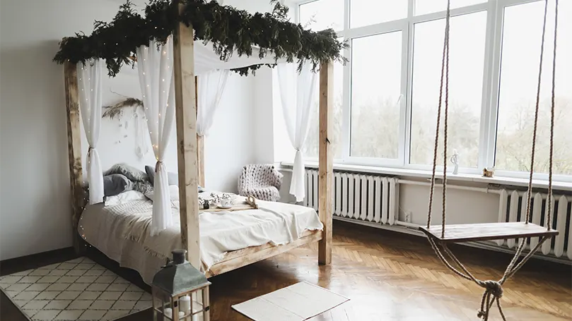 A four poster bed in a bedroom.